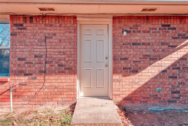 Building Photo - 1012 N 5th St