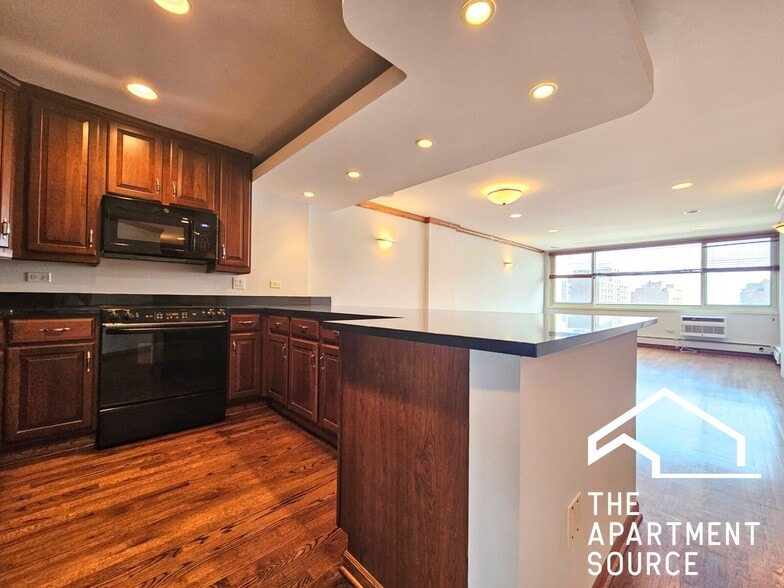 Building Photo - 1354 N Dearborn St