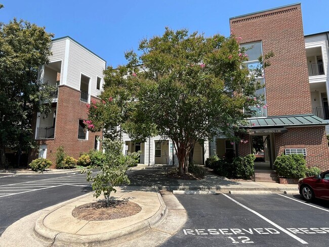 Building Photo - Spacious 2BD, 2BA Condo in a Prime Locatio...
