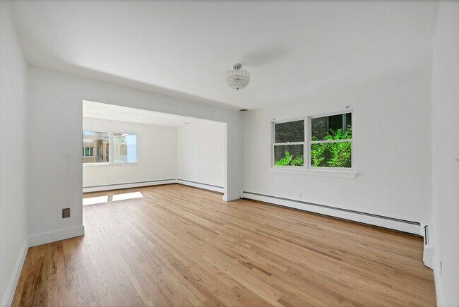 Building Photo - 2413 Hammett Ave