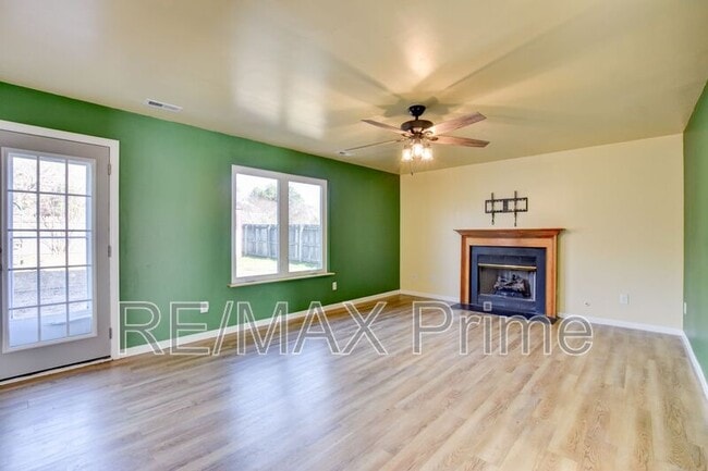 Building Photo - 214 Jouster Way