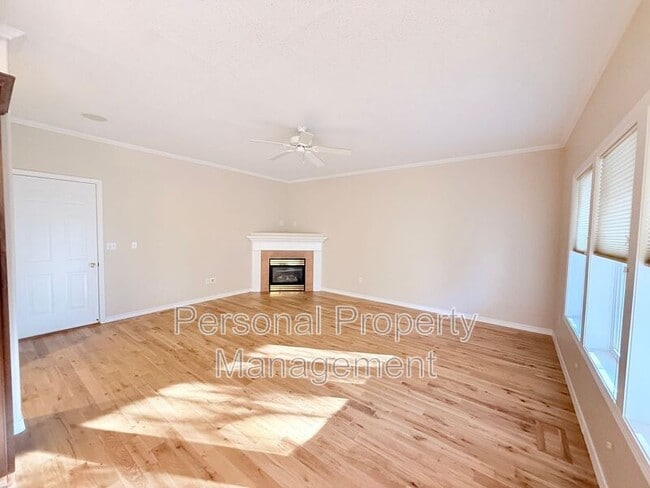 Building Photo - 11608 NE 2nd Ave