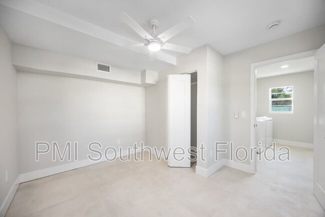 Building Photo - 5039 N Beach Rd