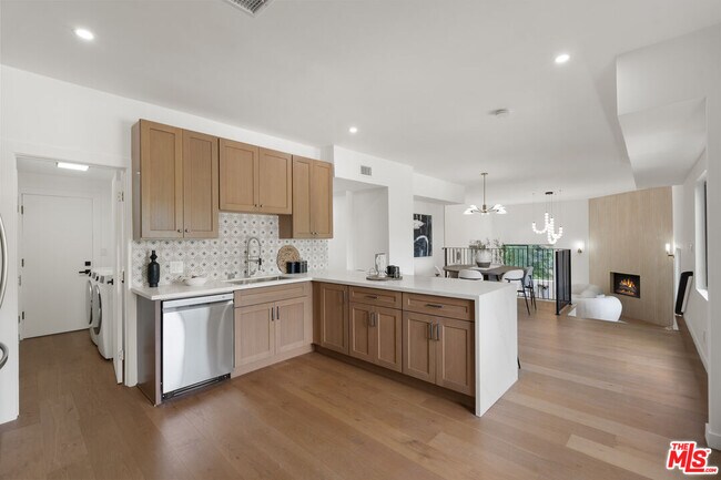 Building Photo - 8506 Oak Ct
