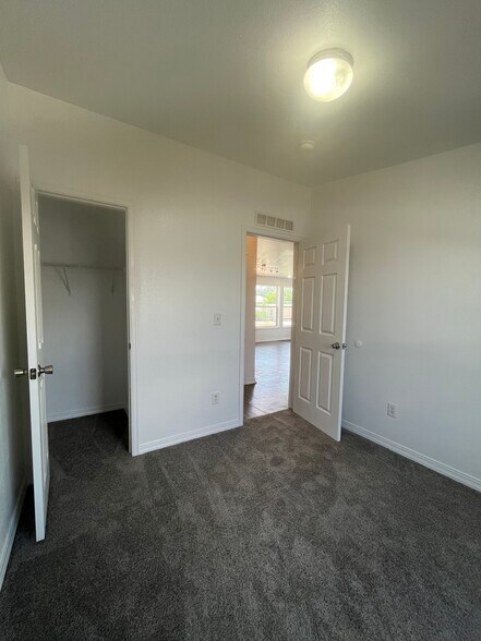 Building Photo - 373 N Buchanan St