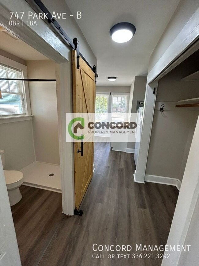 Building Photo - 747 Park Ave