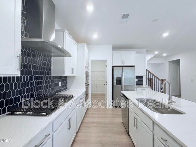 Building Photo - 611 Contento Ct