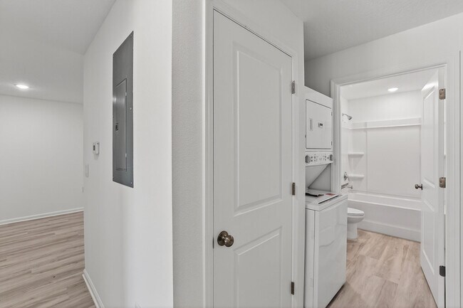 Building Photo - 1115 F Ave