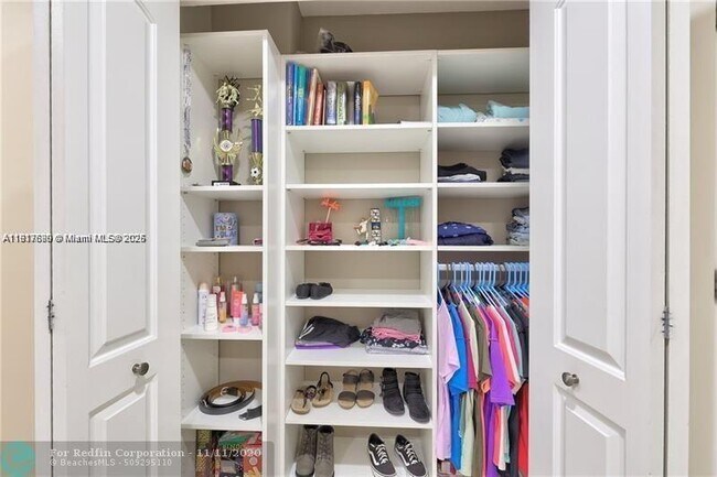 Building Photo - 3100 Riverside Dr