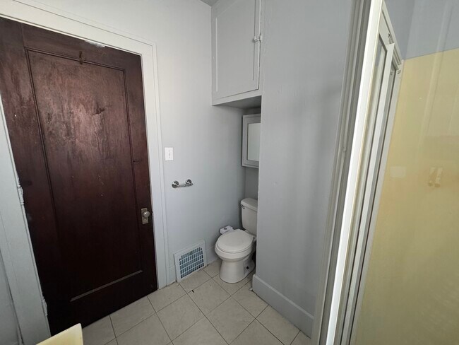 Building Photo - 24 Bremer-