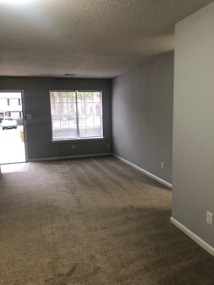 Building Photo - 115 Rainbow Ct