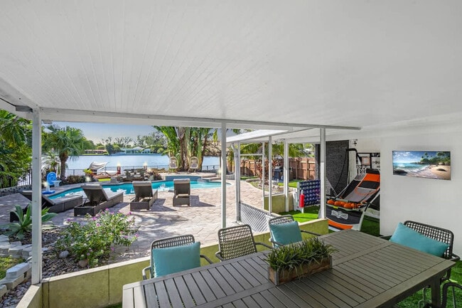 Building Photo - 19720 NE 26th Ave