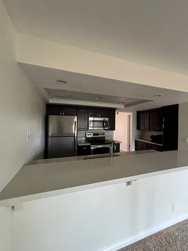 Building Photo - Beautiful Condo in a Private, Gated Commun...