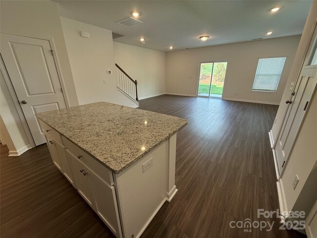 Building Photo - 3204 Lilac Grove Dr