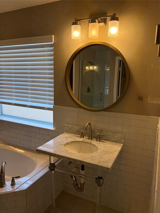 Building Photo - 15939 Cottage Ivy Cir