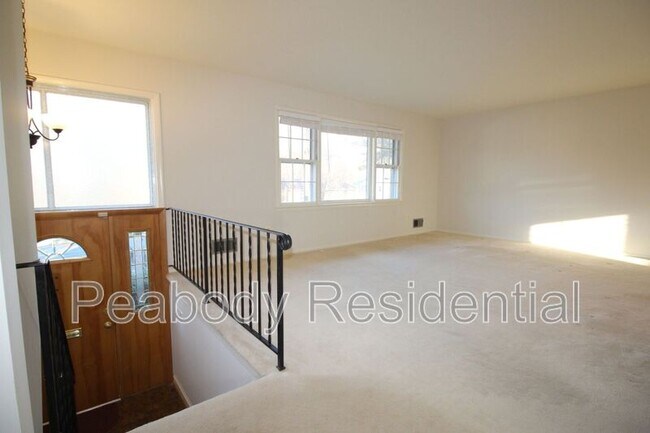 Building Photo - 316 Patrick St SW