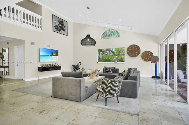 Building Photo - 5555 La Gorce Dr