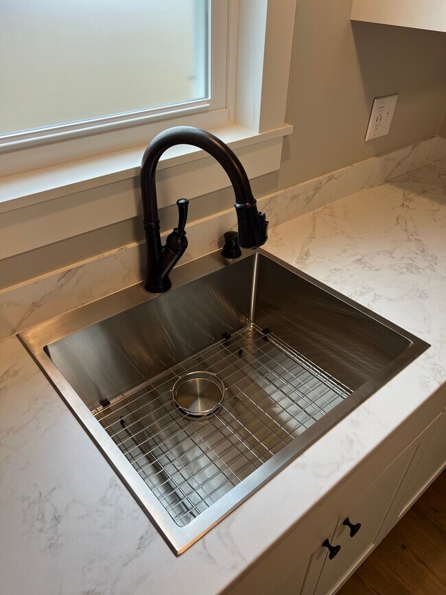DEEP STAINLESS KITCHEN SINK WITH UPGRADED FAUCET - 209 Roe St