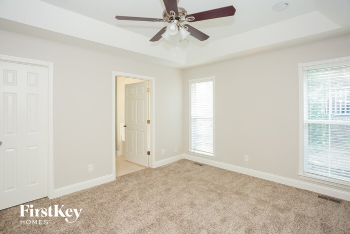Building Photo - 472 Riverglen Dr NW