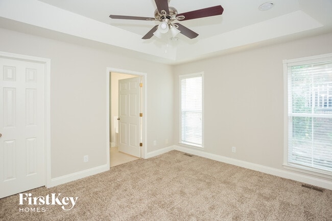 Building Photo - 472 Riverglen Dr NW