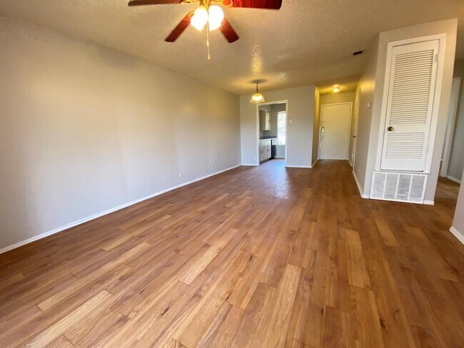 Building Photo - 11200 Renel Dr