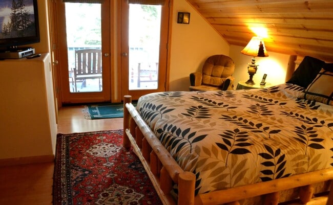 Building Photo - Sweet 2BD Cabin! Avail for a 3-6 month Winter lease! Available 12/01/26- 3/31/27