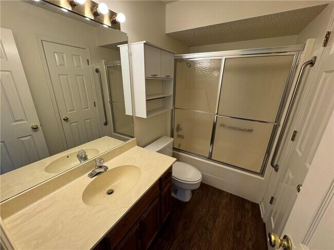 Building Photo - 314 S 11th Pl