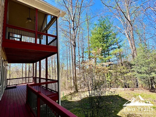 Building Photo - LUXURY MOUNTAIN LIVING IN GATED COMMUNITY