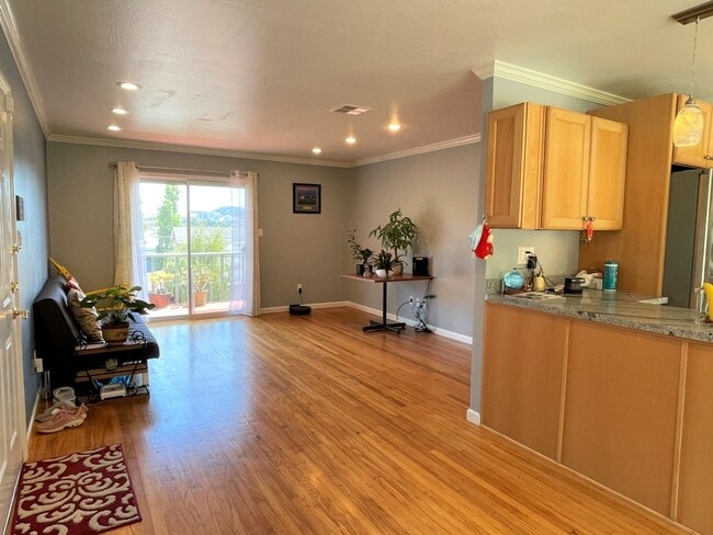 Building Photo - Gorgeous three bedroom two bathroom home with large backyard for rent!