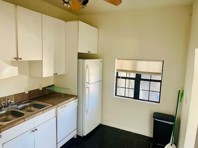 Lots of Light - 450 W Crawford St