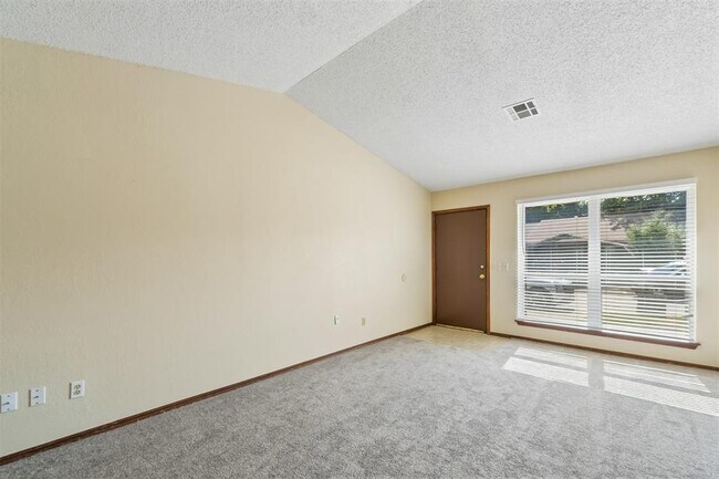 Building Photo - 208 Hudson Pl