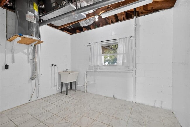 Building Photo - 215 Edgewater Dr