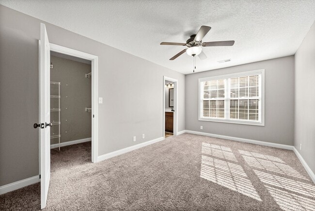 Building Photo - Beautiful 2 Bedroom 2 1/2 Bath Condo For Rent Near Beachaven Vineyard!