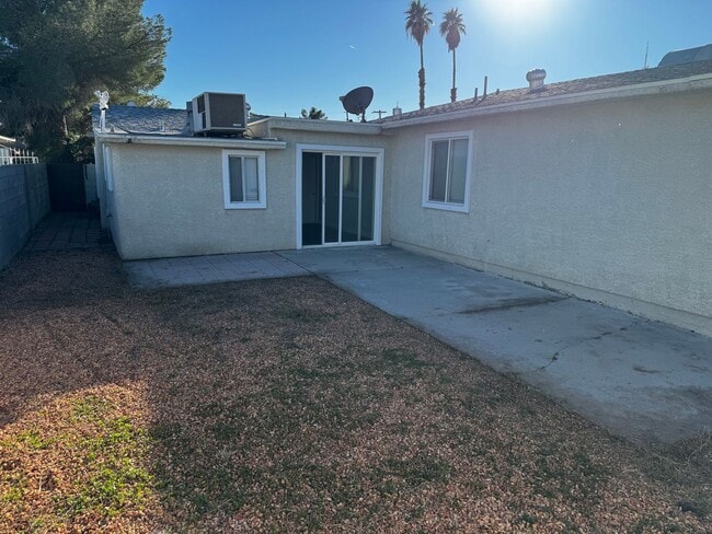 Building Photo - Downtown Single Story – Complete Remodel - Single Story - yr1942