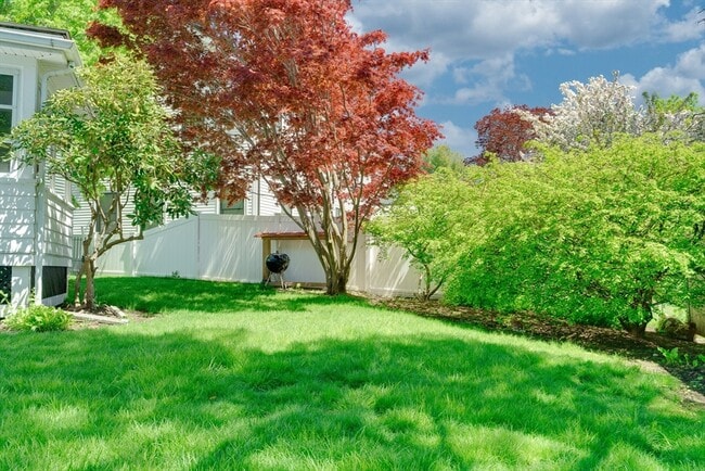 Building Photo - 24 Great Meadow Rd