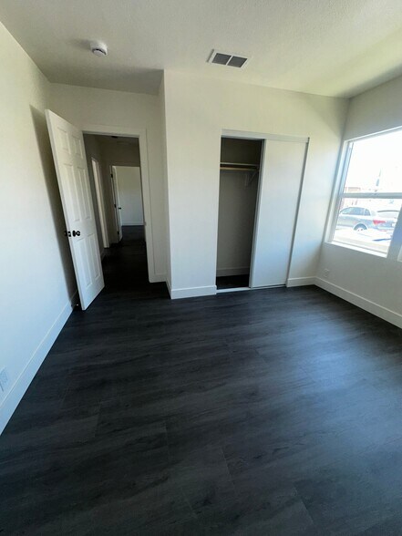 Building Photo - 1705 N Sierra Way
