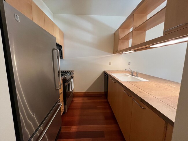 Building Photo - 1 Bed/1 Bathroom Condo in Pearl district ~...