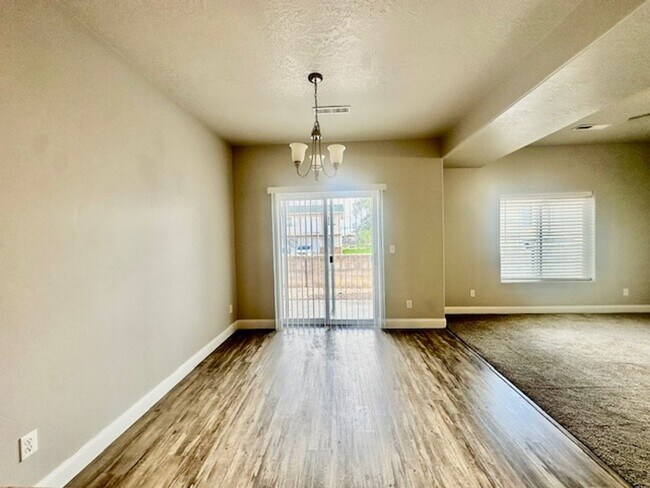 Building Photo - 3 bed -2.5 bath - Newer townhome in the heart of Cedar City!