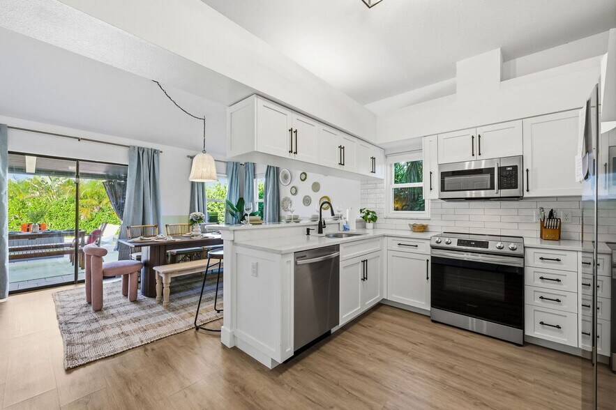 Building Photo - 6924 34th Ave W