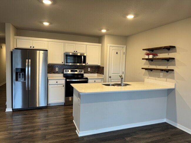 Building Photo - 2200 Barry Dr