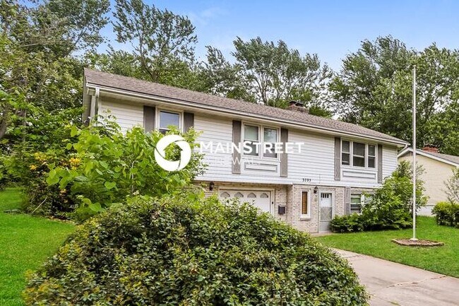 Building Photo - 3 Bedroom Pet-Friendly Home in Kansas City, MO with Main Street Renewal