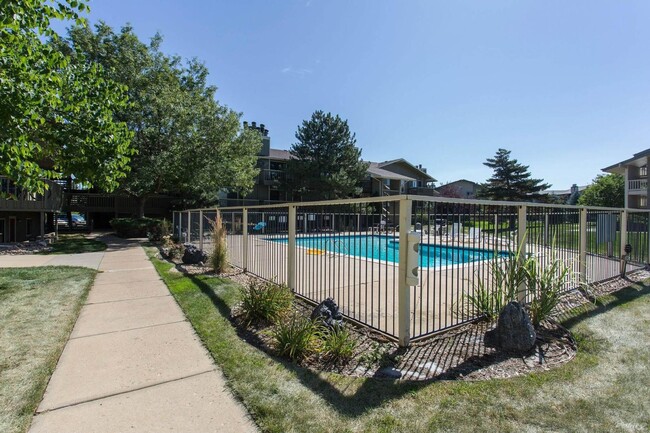 Building Photo - Two Bedroom Condo For Rent in East Boulder...