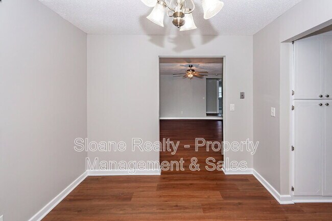 Building Photo - 1520 N Avalon Cir