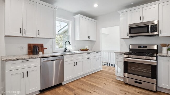 Building Photo - 407 W 1st Ave