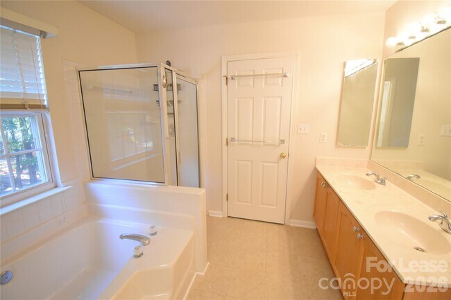Building Photo - 3704 Wind Ridge Pl