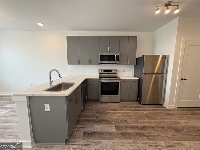 Building Photo - 525 Parkway Dr NE