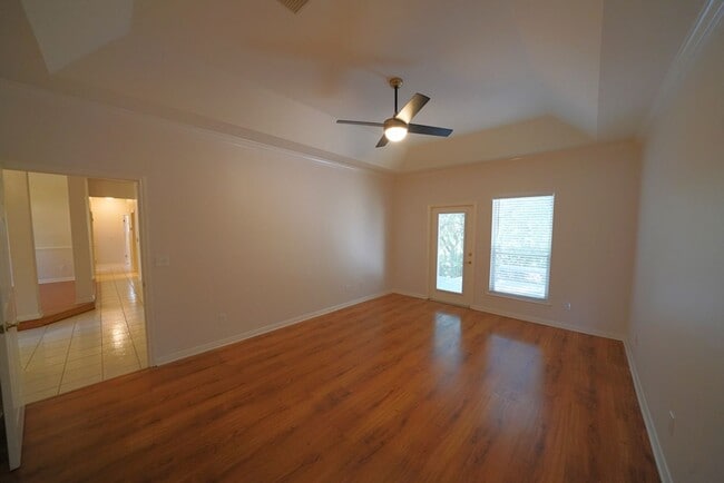 Building Photo - Beautifully Updated Home in Olympia Hills ...