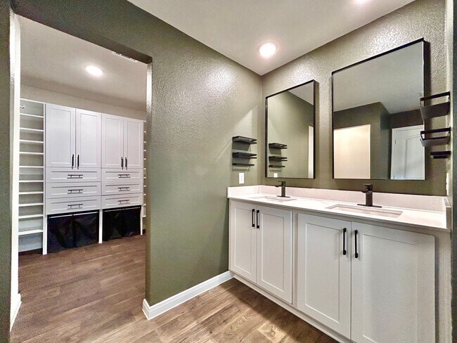 Building Photo - 144 Callado Cir