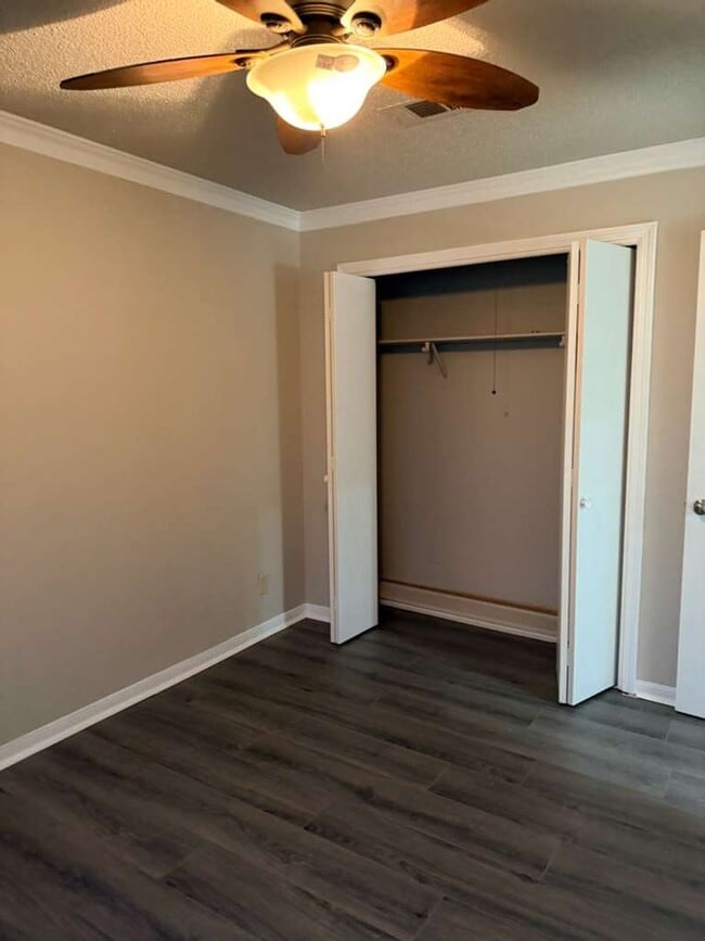 Building Photo - 9252 Glen Meadow Ln