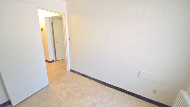 Building Photo - 44 Gifford Ave